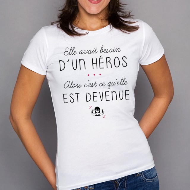 T-shirt Elle avait besoin d'un héros