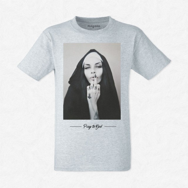 T-shirt Soeur Rebecca pray to god